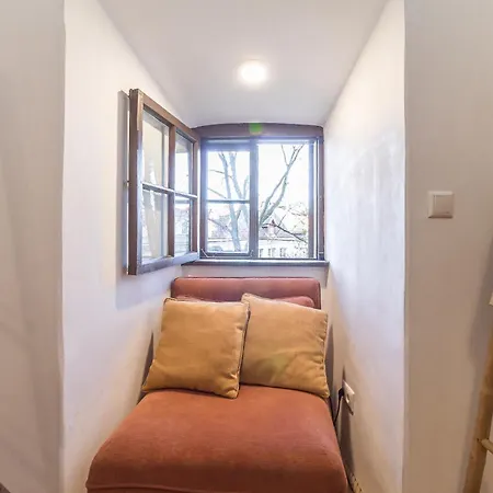 In A Real Medieval Tower, Lower Floors Daire