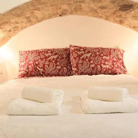 In A Real Medieval Tower, Lower Floors Appartement *