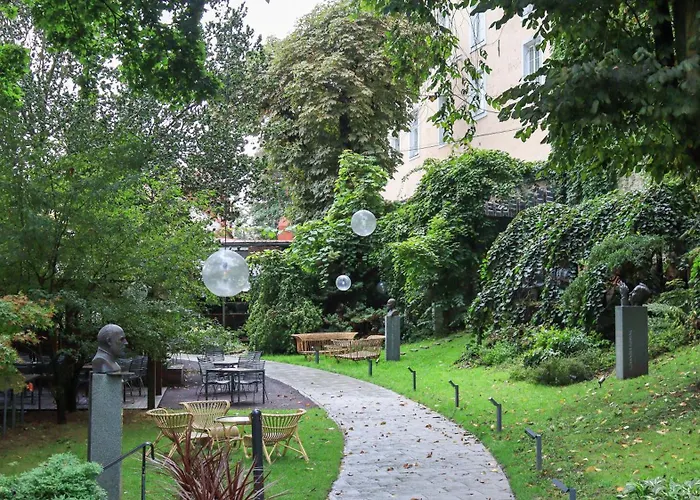 아파트 In A Real Medieval Tower, Lower Floors 탈린