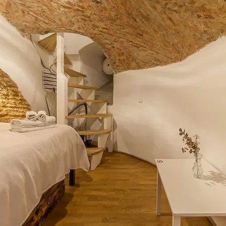 In A Real Medieval Tower, Lower Floors * טאלין